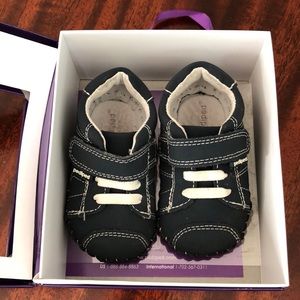 Pediped boys 6-12 month/ size 4 sneakers